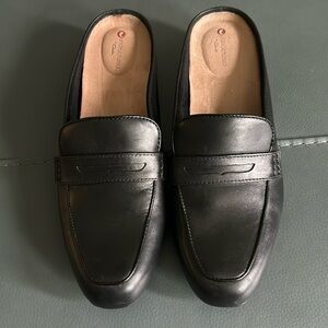 Clarks black slip ons size 10medium width